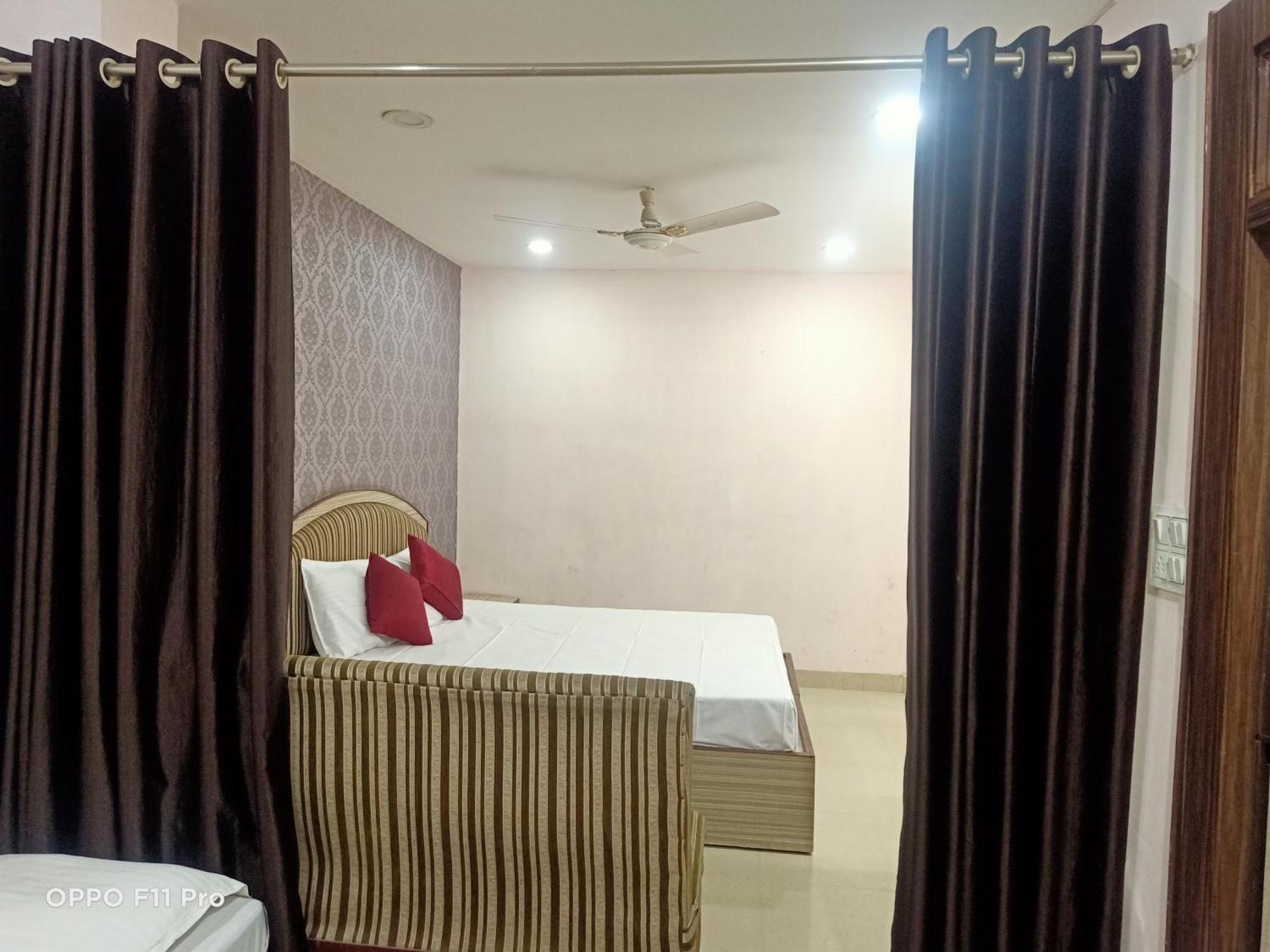 Hotel Ambassador Inn Gwalior Exterior foto